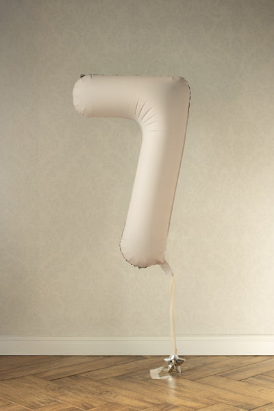 Ballon Chiffre "7" en aluminium Beige Mat 86cm